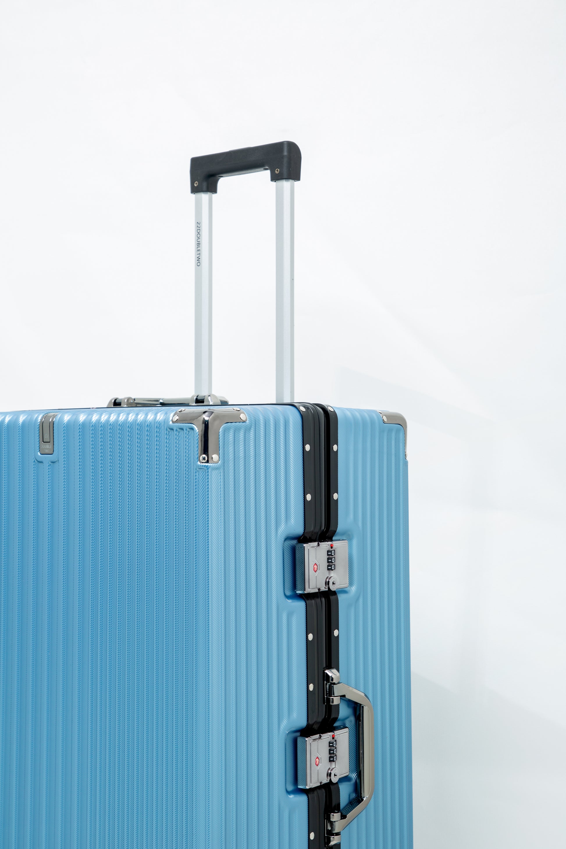 Aluminium Hard Shell Trolley – TSA Lock, 360° Wheels-3